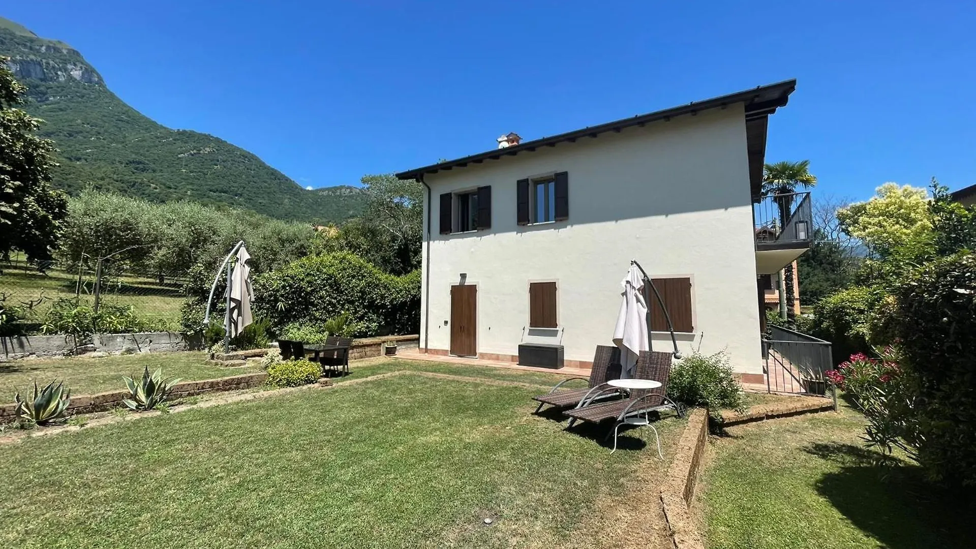 La Bolvedrina - Lake Como Villa Apartments - Garden & First Floor Tremezzo